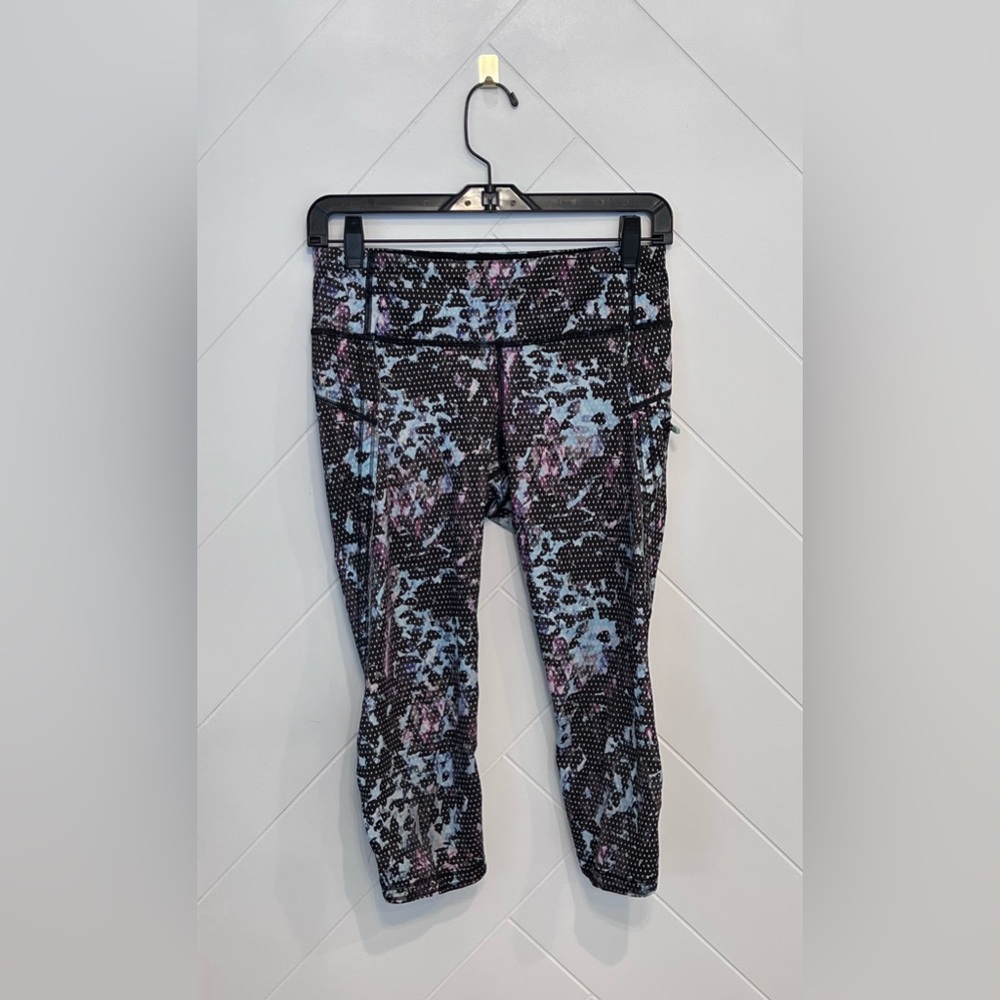 LuluLemon below the knee legging